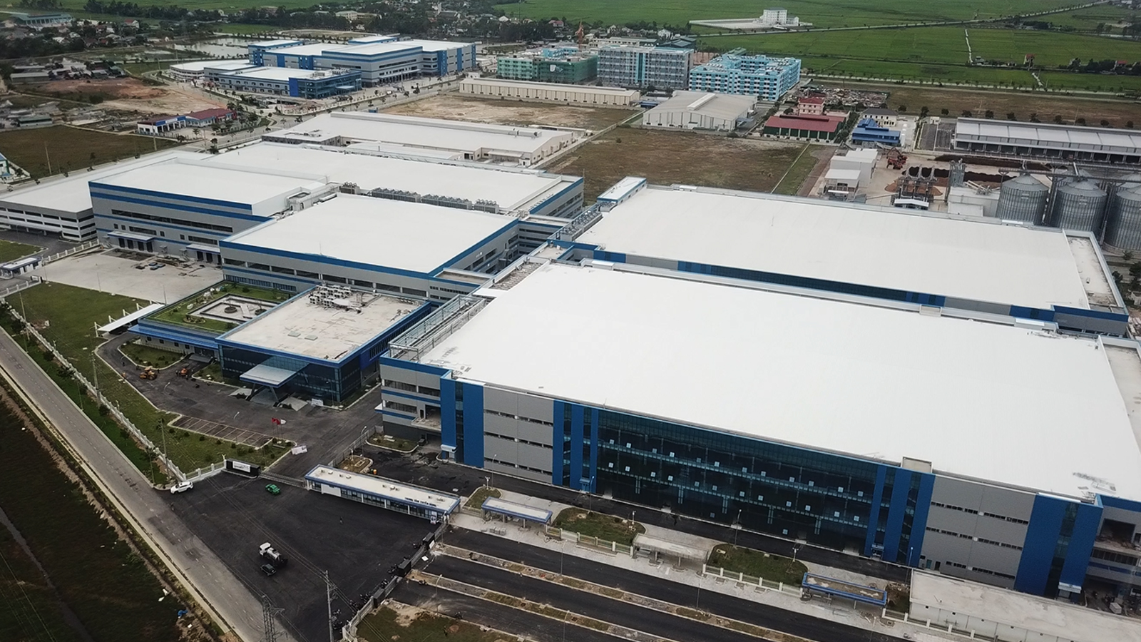 NHÀ MÁY LUXSHARE ICT  NGHỆ AN.